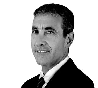 Dr. Gustavo Yatzkaier